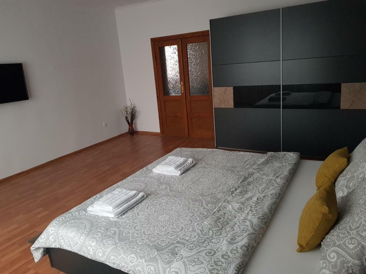 Premium Central Apartment Oradea Buitenkant foto