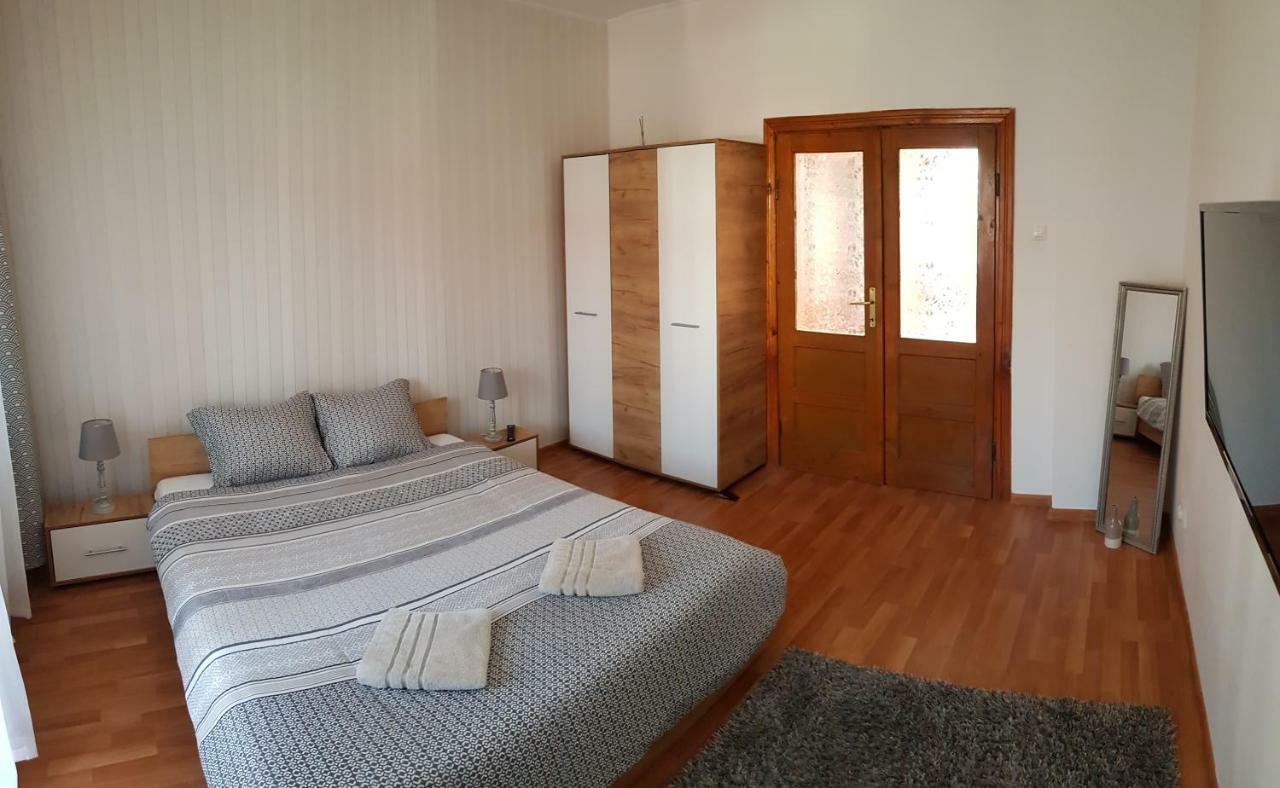 Premium Central Apartment Oradea Buitenkant foto